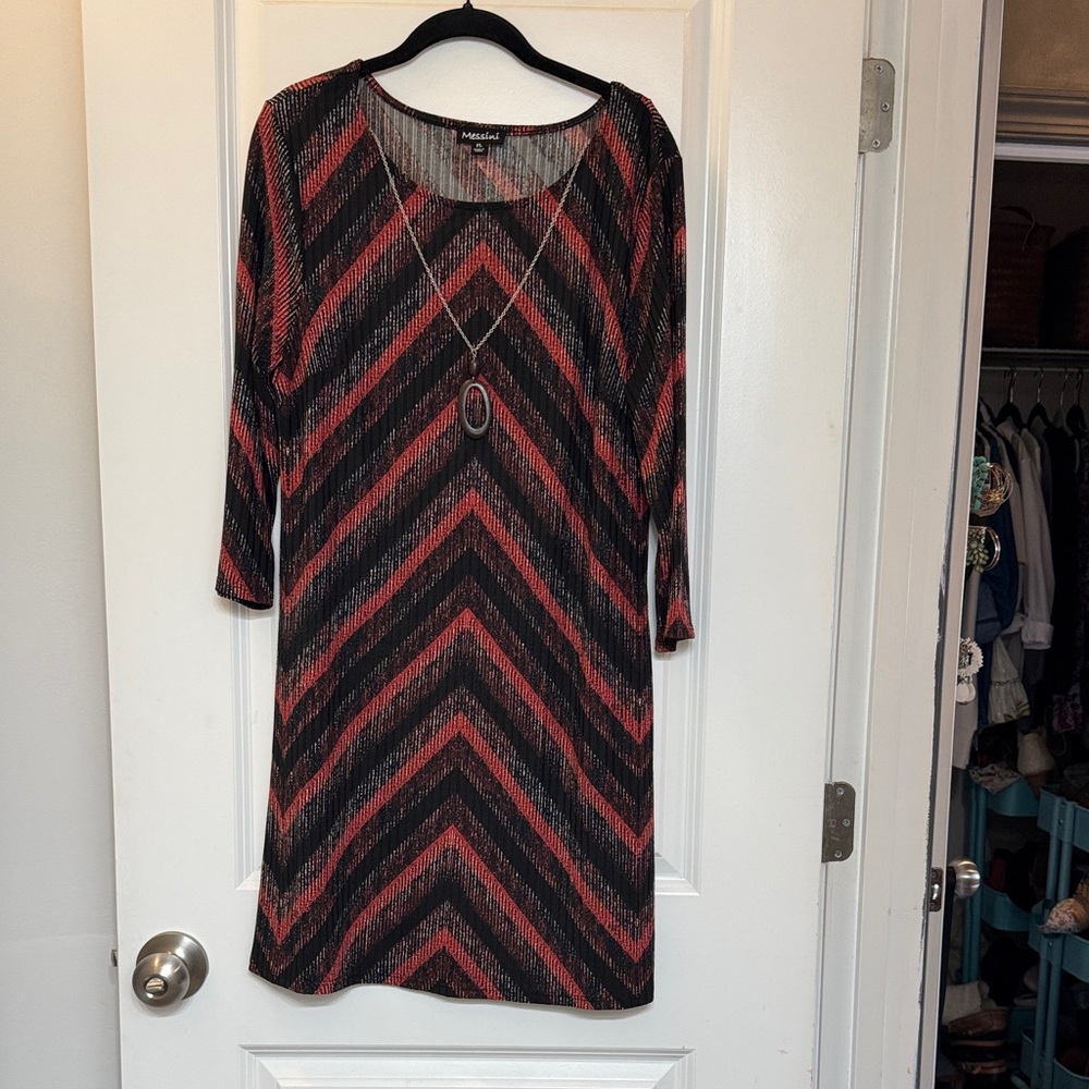 NWOT Elegant Chevron Dress w/ Necklace